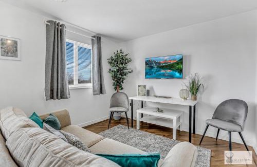 Whitwick House | Spacious Whitwick Stay 3-Story House