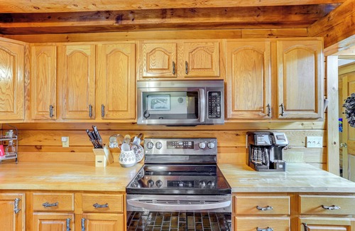 Wilmington Cabin | Spacious Wilmington Cabin: Walk to Lake