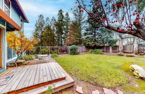 Windsor House | Spacious Wine Country Getaway w/Private Backyard, Updated Kitchen & AC