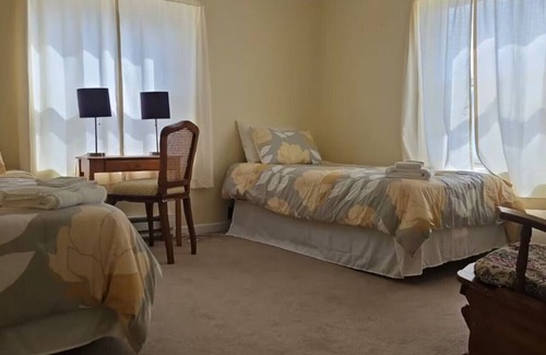 Gaston Cabin | Spacious Wine Country Lodge | Indoor Fireplace & Free Parking