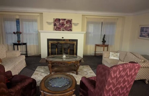 Gaston Cabin | Spacious Wine Country Lodge | Indoor Fireplace & Free Parking