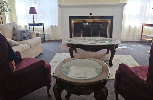 Gaston Cabin | Spacious Wine Country Lodge | Indoor Fireplace & Free Parking