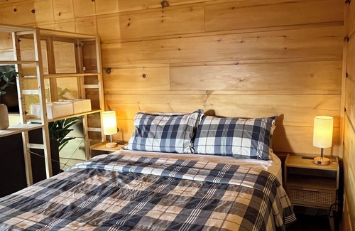 East Kootenay Hotel | Spacious Wood-Inspired Retreat | Sleeps 4 Comfortably