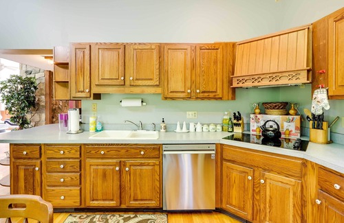 Woodbury House | Spacious Woodbury Home w/Pool + Hot Tub!