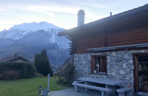 Volleges Ski Chalet | Spacious Wooden Chalet near Verbier with Jacuzzi!