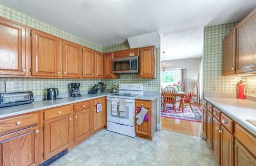 Salisbury Street House | Spacious Worcester Home Near Parks & Universities!