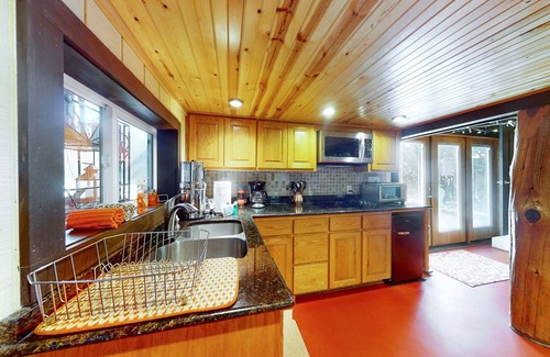 Austin Cabin | Spacious Writing Barn on Eight Acres with Central AC, WiFi,