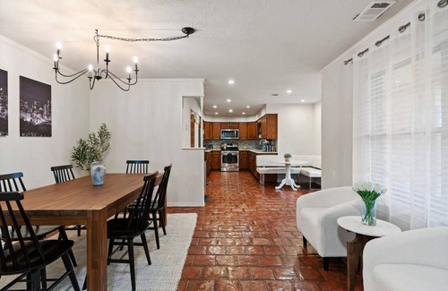 Dallas House | Spacious yet cozy 4-bedroom house in a PRIME Location in Dallas!