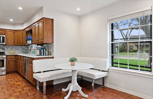 Dallas House | Spacious yet cozy 4-bedroom house in a PRIME Location in Dallas!