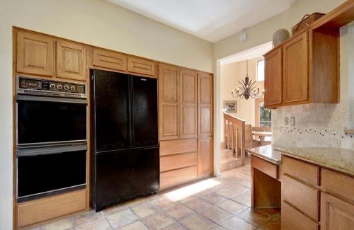 Driftwood House | Spacious Yet Private Vacation Rental with Pool and Games Room For the Ultimate Family Getaway in Nature, Driftwood Texas