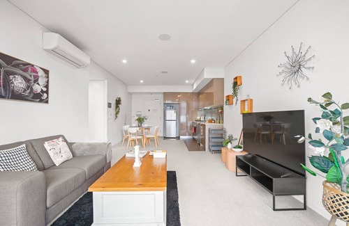 Wentworth Point Apartment | Spacious1 BR@waterfront Olympic Park free carpark