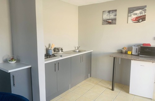 Eikenbosch Apartment | SpaciousTrendy#CentralWinefarms#Mall#Wifi#Parking
