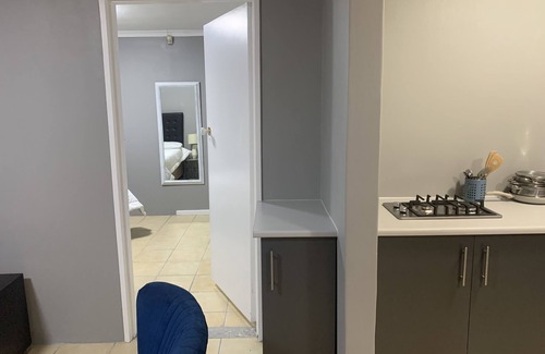 Eikenbosch Apartment | SpaciousTrendy#CentralWinefarms#Mall#Wifi#Parking