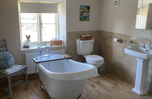 Stoke-sub-Hamdon Cottage | Spaniel Cottage with views to Ham Hill Country Park