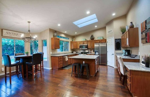 Paradise Park Vista House | Spanish Bella Summary