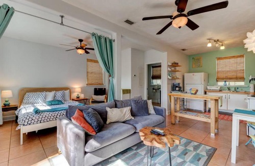 Kingston House | Spanish Bungalow Guest House