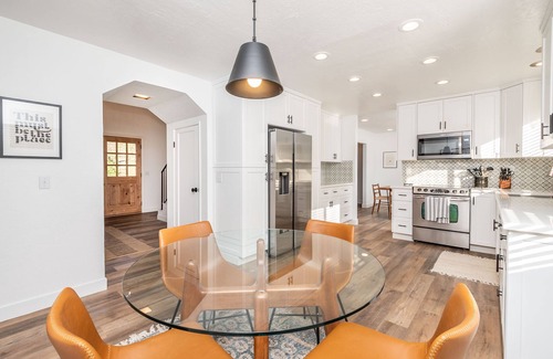North Ridge House | Spanish Casita With Game Room/Putting Green/Beach VolleyBall/Pool Slide/Hottub!