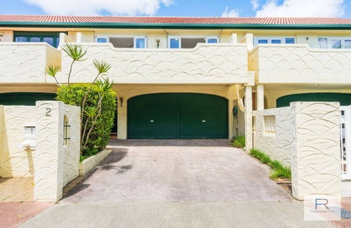 St. Heliers House | Spanish Charm: Stylish 3BR Steps from the Beach