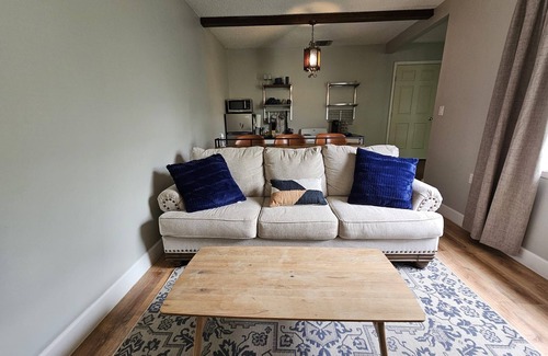San Antonio House | Spanish-inspired hidden gem, cozy and quiet 2-bedroom.