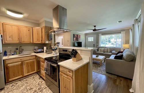 Port Royal Cottage | Spanish Moss Cottage: pet friendly getaway on the beautiful Spanish Moss Trail!