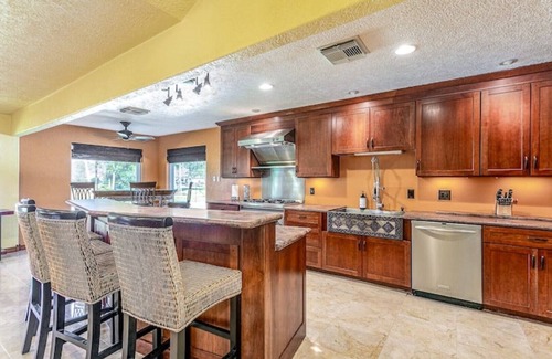 Baytown House | Spanish Retreat
