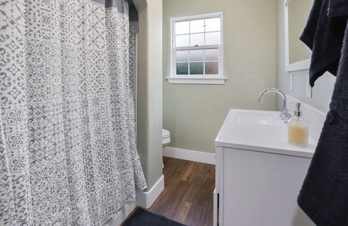 Tulare House | Spanish Revival Tulare near the Sequoias| next to HWY99