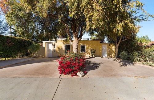 Warm Sands House | Spanish-Style 2-bedroom house near Downtown Palm Springs