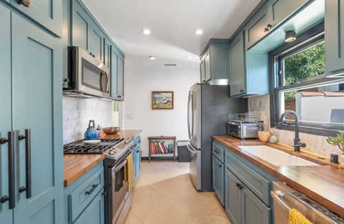 Eagle Rock House | Spanish Styled Home, Spa-like Bath, & Free Parking