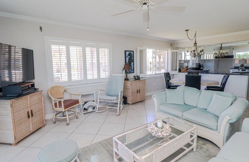 St. Augustine Beach Apartment | Spanish Trace 220-Beautiful Oceanfront Views!