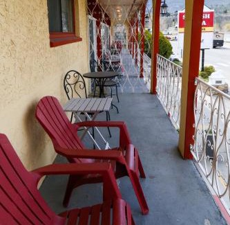 Okanagan-Similkameen Resort | Spanish Villa Resort