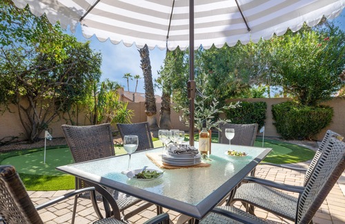 Paradise Valley Village Cottage | Spanish Wells by Avantstay Putting Green + Pool!