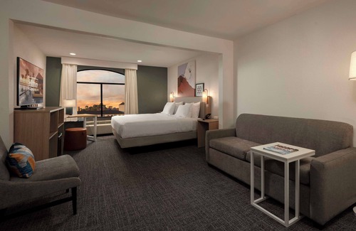 Houston Hotel | Spark by Hilton Houston Bush Intercontinental Airport