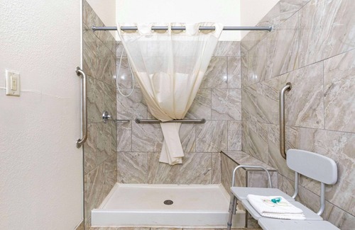 La Grange Hotel | Spark by Hilton La Grange
