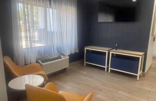 Lakewood Hotel | Spark by Hilton Lakewood Denver Southwest