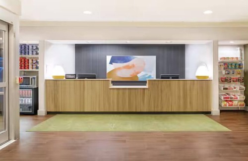 Lakewood Hotel | Spark by Hilton Lakewood Denver Southwest