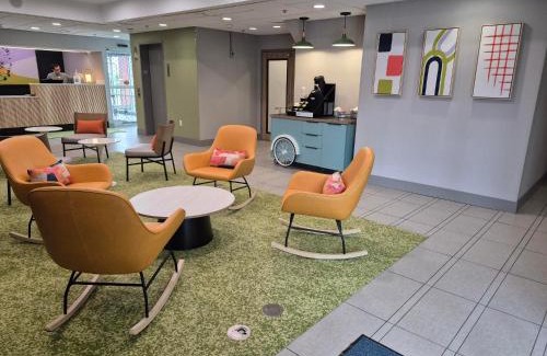 Rohrerstown Hotel | Spark by Hilton Lancaster