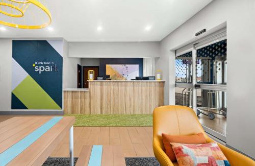 Quad Cities Hotel | Spark By Hilton Moline Quad Cities