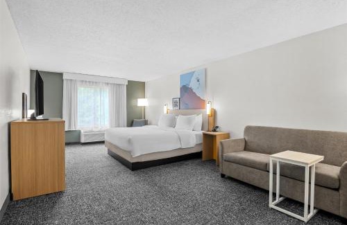 Traverse City Hotel | Spark By Hilton Traverse City