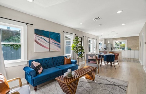 Eastside House | SPARK CLEAN Modern House+Mins2Beach+W/D+Park+AC