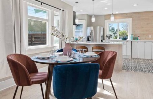Eastside House | SPARK CLEAN Modern House+Mins2Beach+W/D+Park+AC