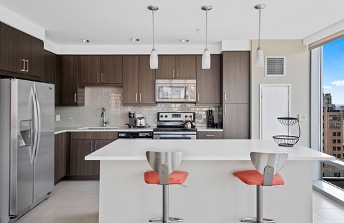 Back Bay Apartment | Sparkling 2BR/2BA in Back Bay