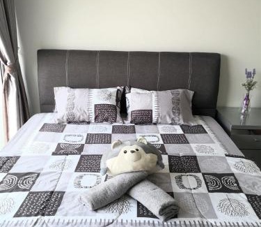 Jenjarom House | Sparkling clean Homestay @ Kota Kemuning - Rimbayu