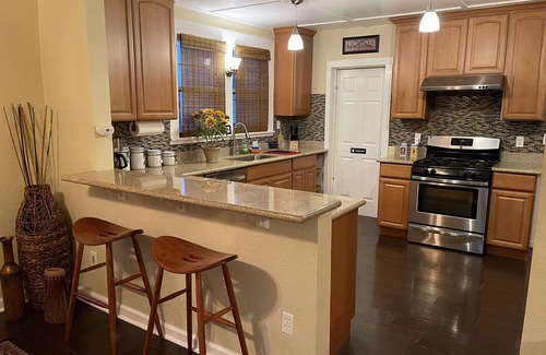 Dixon House | Sparkling Clean-Convenient location!