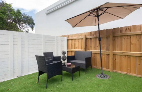 Seybold Apartment | Sparkling Clean, cozy Guesthouse 3 minutes to Wynwood & Art District