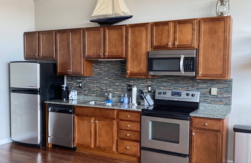 Sandusky Condo | Sparkling clean, family friendly condo right on the water! Cedar Point View!