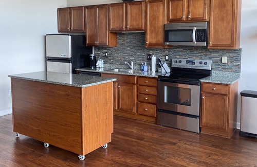 Sandusky Condo | Sparkling clean, family friendly condo right on the water! Cedar Point View!