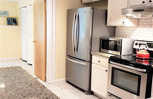 Woodinville Apartment | Sparkling Clean suite, close to Woodinville's Wine District. WiFi. Pet friendly