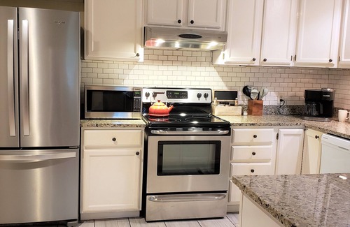 Woodinville Apartment | Sparkling Clean suite, close to Woodinville's Wine District. WiFi. Pet friendly