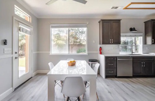 Clovis House | Sparkling Family Home in Clovis -walking distance to restaurants and shopping