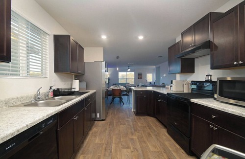 Medina Valley House | Sparkling New 4 Bedroom Family Retreat near Sea World, Lackland AFB, & Six Flags